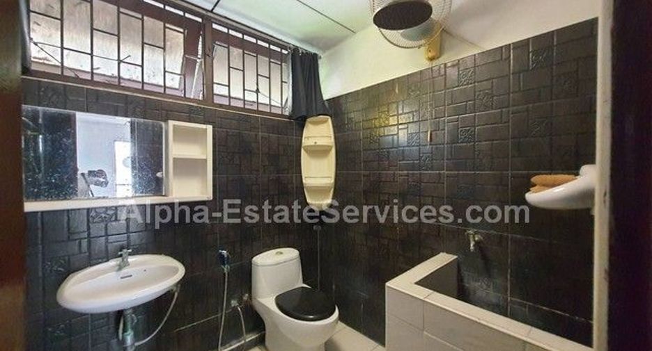 For sale 5 bedrooms house in Mueang Samut Prakan, Samut Prakan