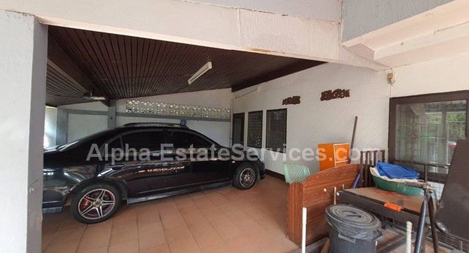 For sale 5 bedrooms house in Mueang Samut Prakan, Samut Prakan