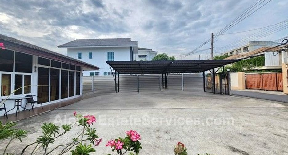 For sale 2 bedrooms house in Wang Thonglang, Bangkok