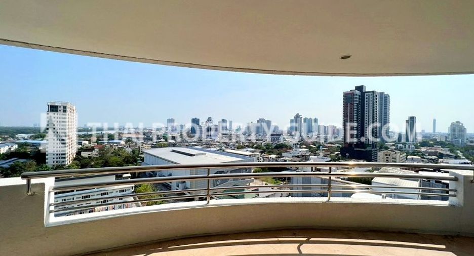 For rent 3 bedrooms condo in Yan Nawa, Bangkok