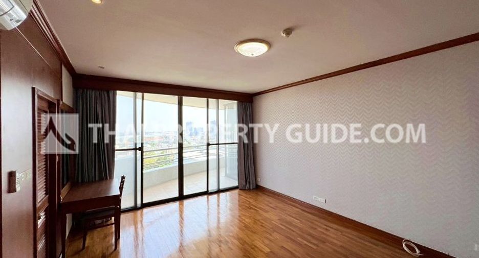 For rent 3 bedrooms condo in Yan Nawa, Bangkok