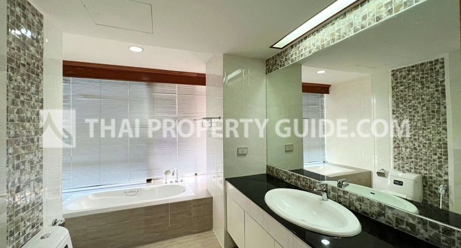 For rent 3 bedrooms condo in Yan Nawa, Bangkok
