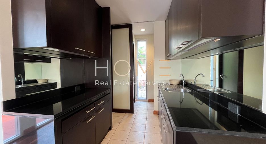 For sale 3 bedrooms house in Wang Thonglang, Bangkok