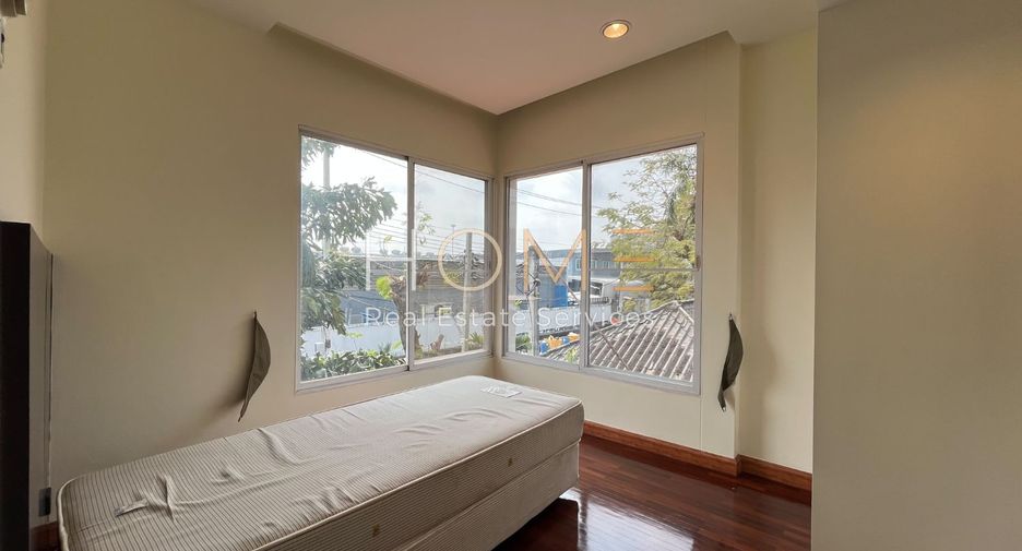 For sale 3 bedrooms house in Wang Thonglang, Bangkok
