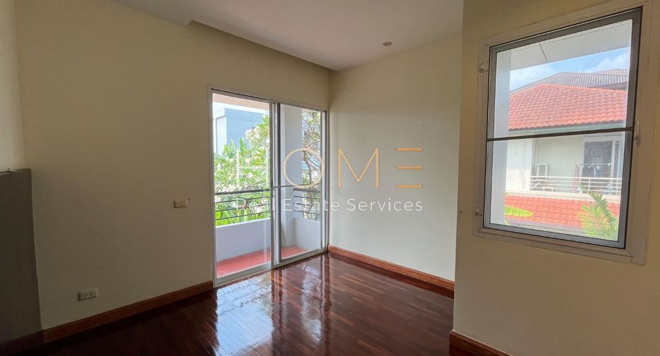 For sale 3 bedrooms house in Wang Thonglang, Bangkok