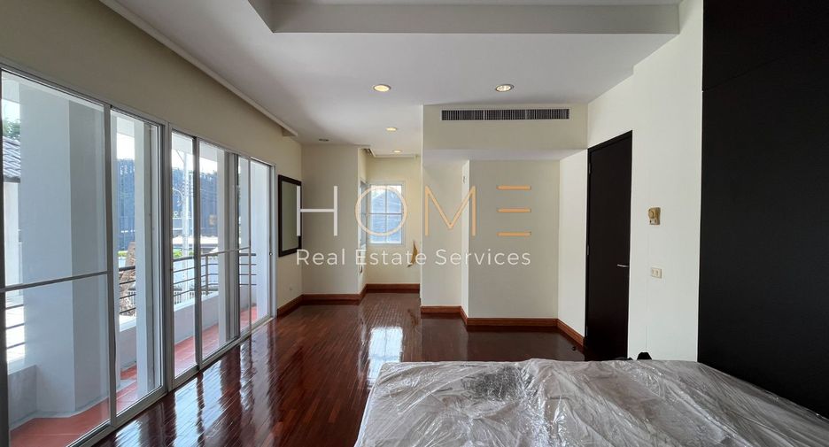 For sale 3 bedrooms house in Wang Thonglang, Bangkok