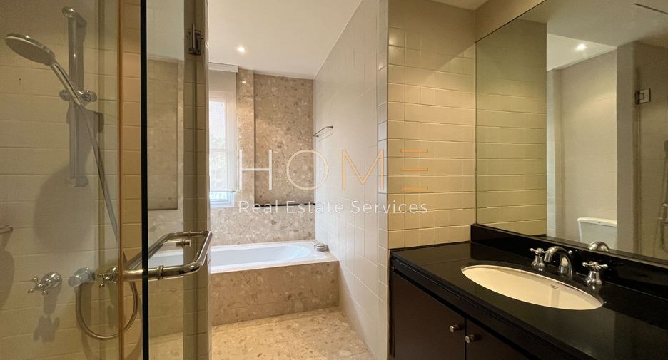 For sale 3 bedrooms house in Wang Thonglang, Bangkok