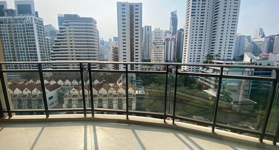 À louer 3 chambres condo à Watthana, Bangkok