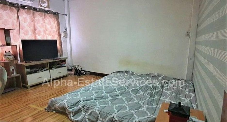 For sale 4 bedrooms retail Space in Bangkok Noi, Bangkok