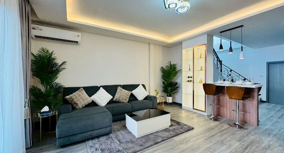 For sale 2 bedrooms townhouse in Bang Lamung, Chonburi