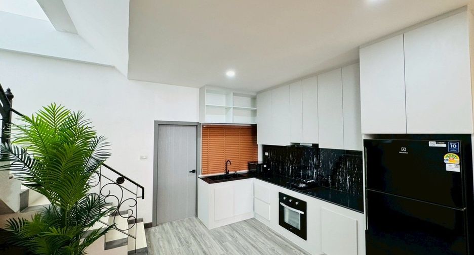For sale 2 bedrooms townhouse in Bang Lamung, Chonburi