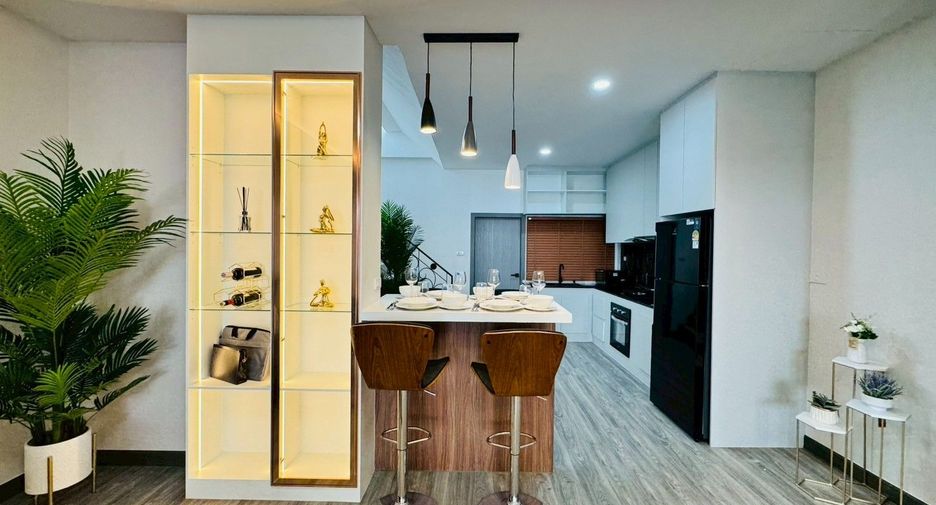 For sale 2 bedrooms townhouse in Bang Lamung, Chonburi