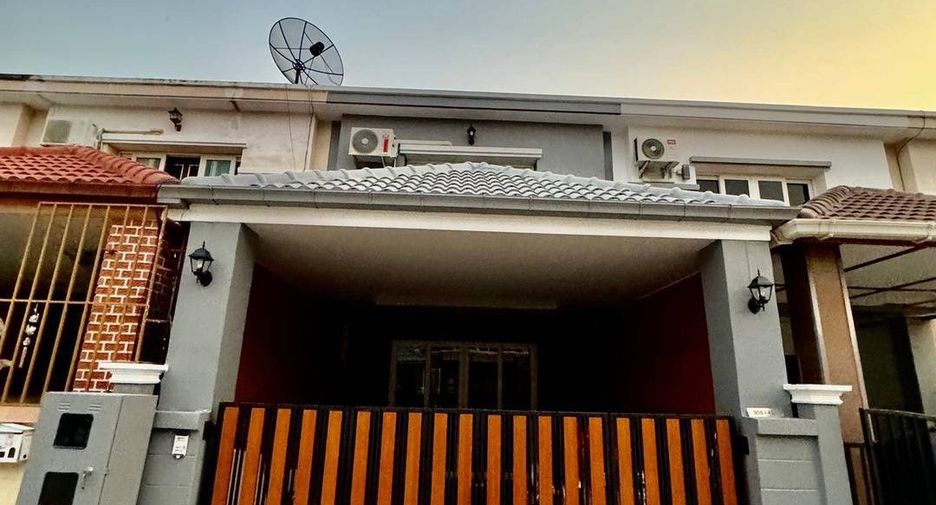 For sale 2 bedrooms townhouse in Bang Lamung, Chonburi