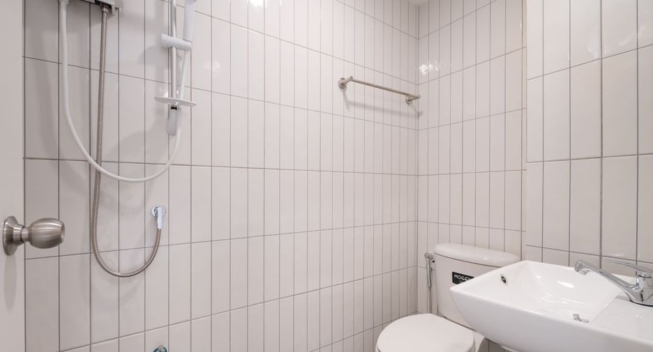 For sale 56 bedrooms apartment in Din Daeng, Bangkok