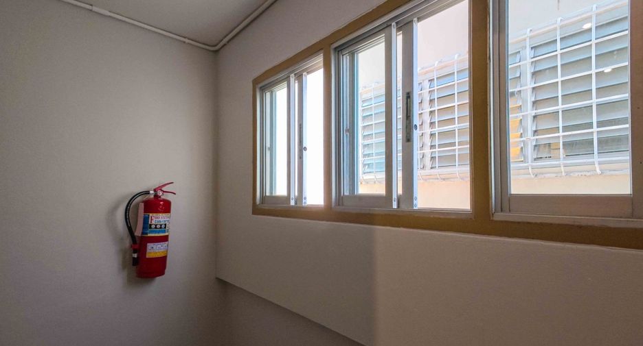 For sale 56 bedrooms apartment in Din Daeng, Bangkok
