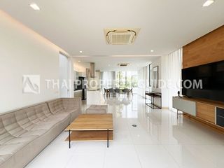 For rent 3 bedrooms house in Huai Khwang, Bangkok