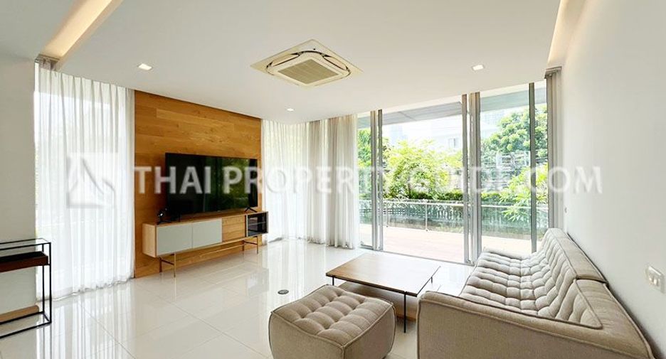 For rent 3 bedrooms house in Huai Khwang, Bangkok