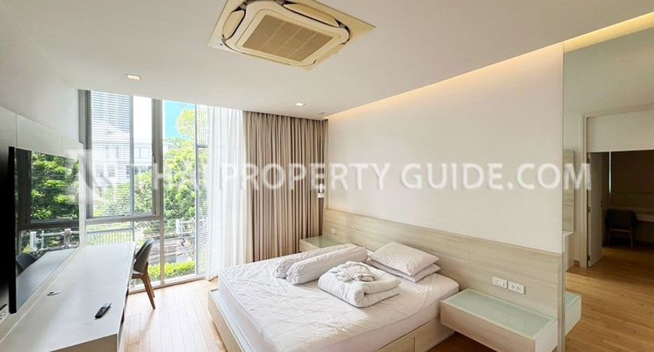 For rent 3 bedrooms house in Huai Khwang, Bangkok