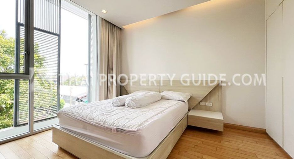 For rent 3 bedrooms house in Huai Khwang, Bangkok