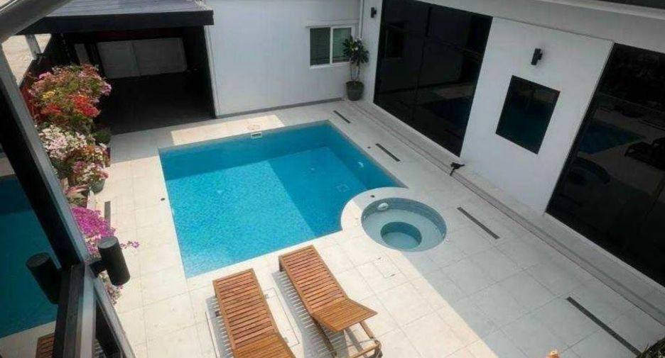 Haus zum Kauf mit 5 Zimmer in Bang Bua Thong, Nonthaburi