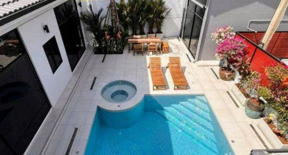 Haus zum Kauf mit 5 Zimmer in Bang Bua Thong, Nonthaburi