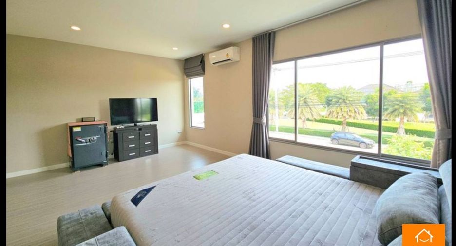 For sale 4 bedrooms house in Lat Krabang, Bangkok