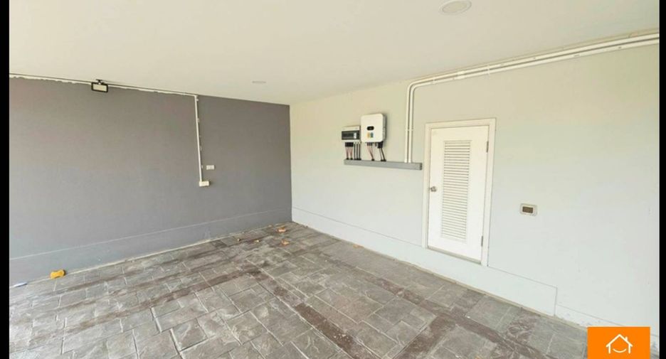 For sale 4 bedrooms house in Lat Krabang, Bangkok