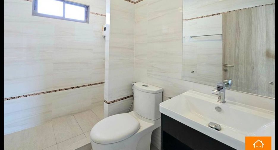 For sale 4 bedrooms house in Lat Krabang, Bangkok