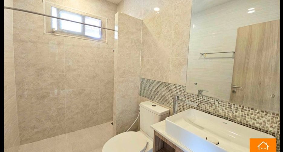For sale 4 bedrooms house in Lat Krabang, Bangkok