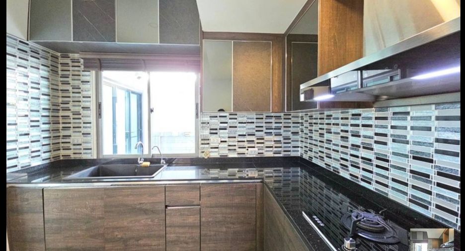 For sale 4 bedrooms house in Lat Krabang, Bangkok