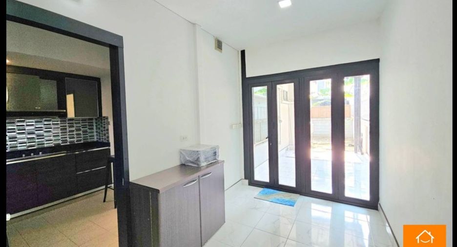 For sale 4 bedrooms house in Lat Krabang, Bangkok