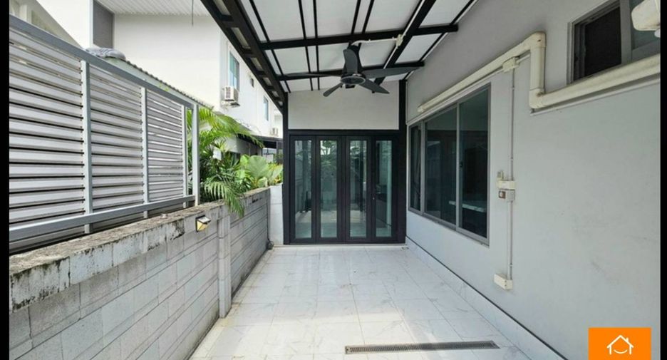 For sale 4 bedrooms house in Lat Krabang, Bangkok