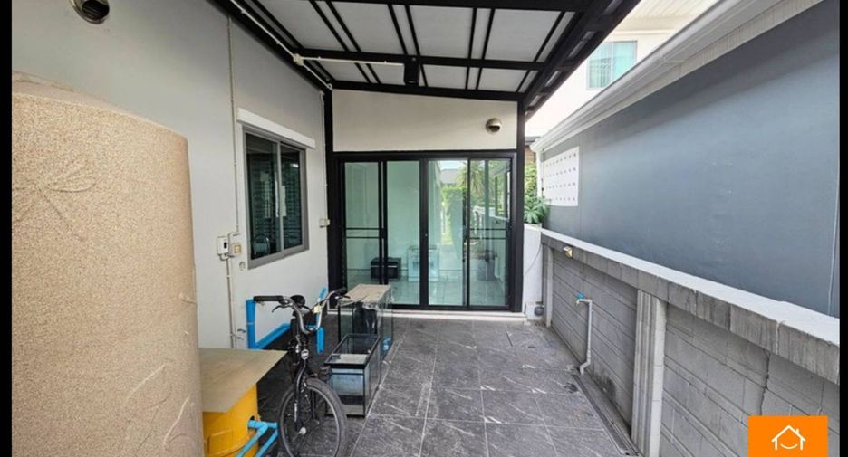 For sale 4 bedrooms house in Lat Krabang, Bangkok