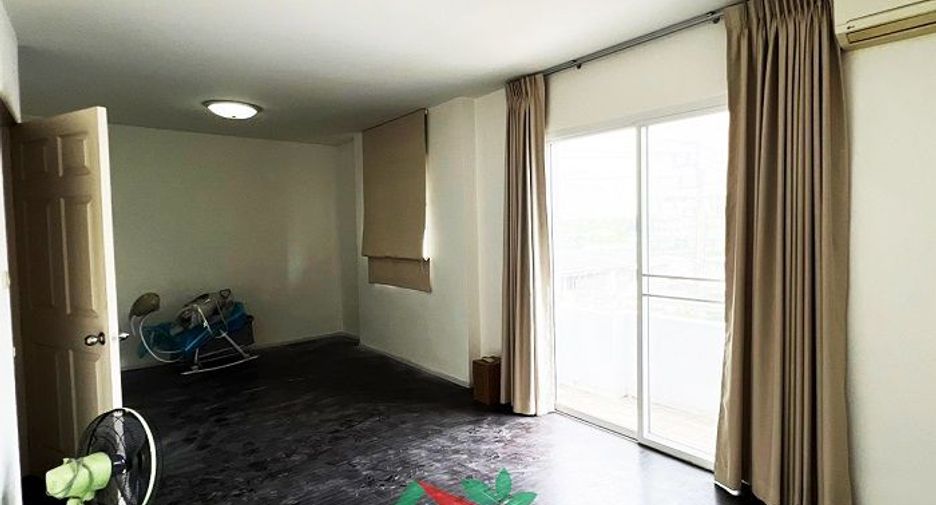 For rent and for sale 4 bedrooms townhouse in Mueang Samut Prakan, Samut Prakan