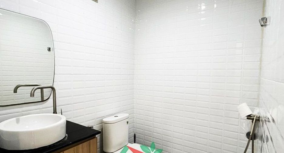 For rent and for sale 4 bedrooms townhouse in Mueang Samut Prakan, Samut Prakan
