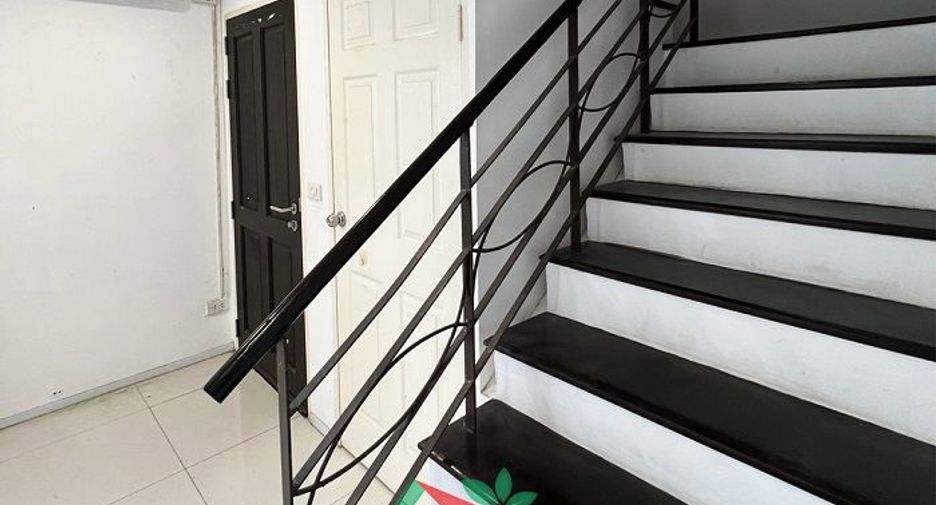 For rent and for sale 4 bedrooms townhouse in Mueang Samut Prakan, Samut Prakan