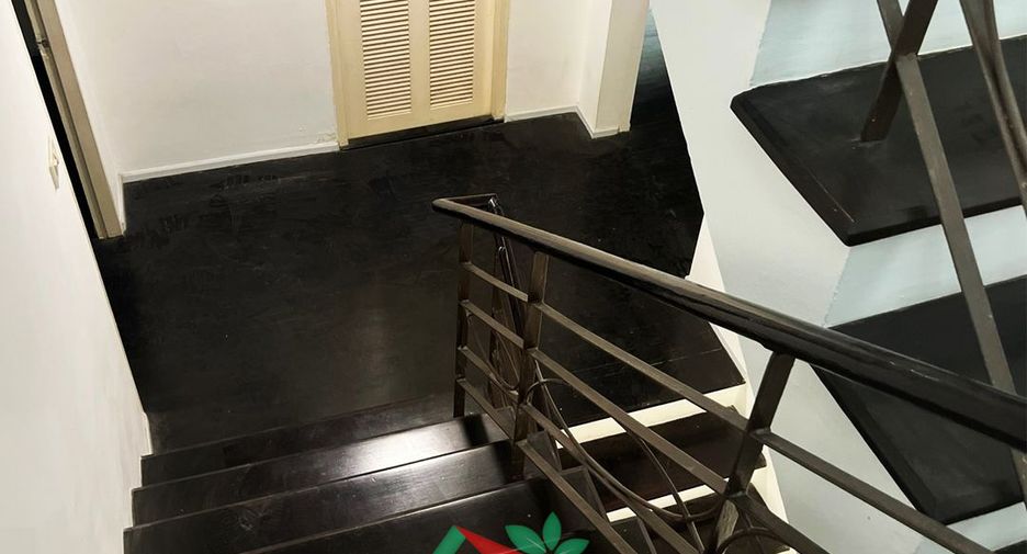 For rent and for sale 4 bedrooms townhouse in Mueang Samut Prakan, Samut Prakan