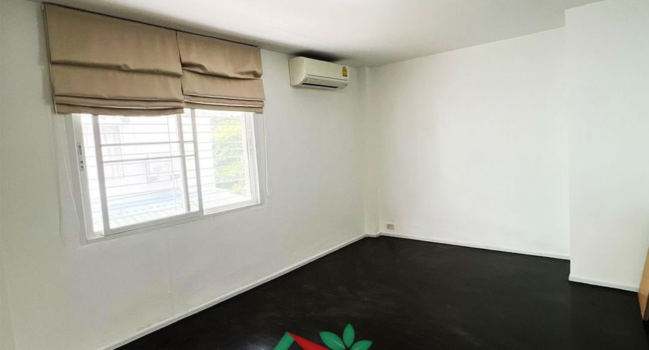 For rent and for sale 4 bedrooms townhouse in Mueang Samut Prakan, Samut Prakan