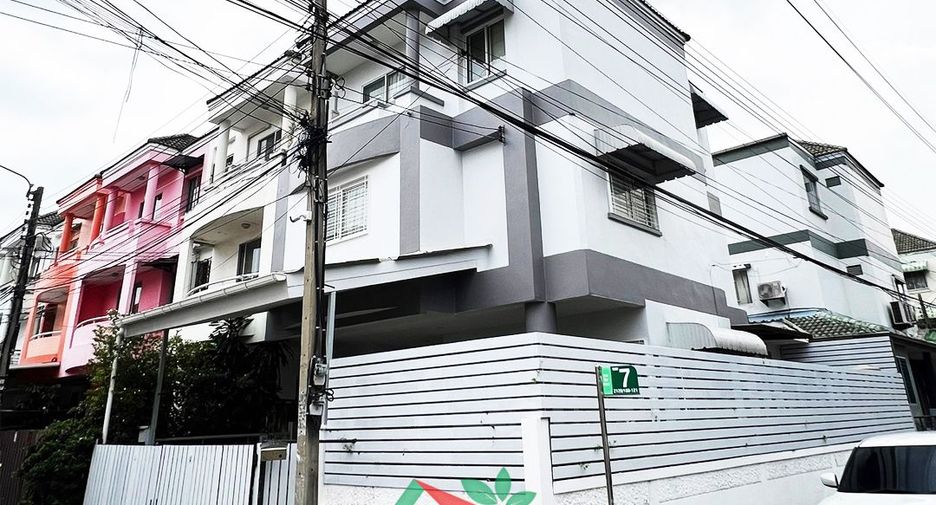 For rent and for sale 4 bedrooms townhouse in Mueang Samut Prakan, Samut Prakan