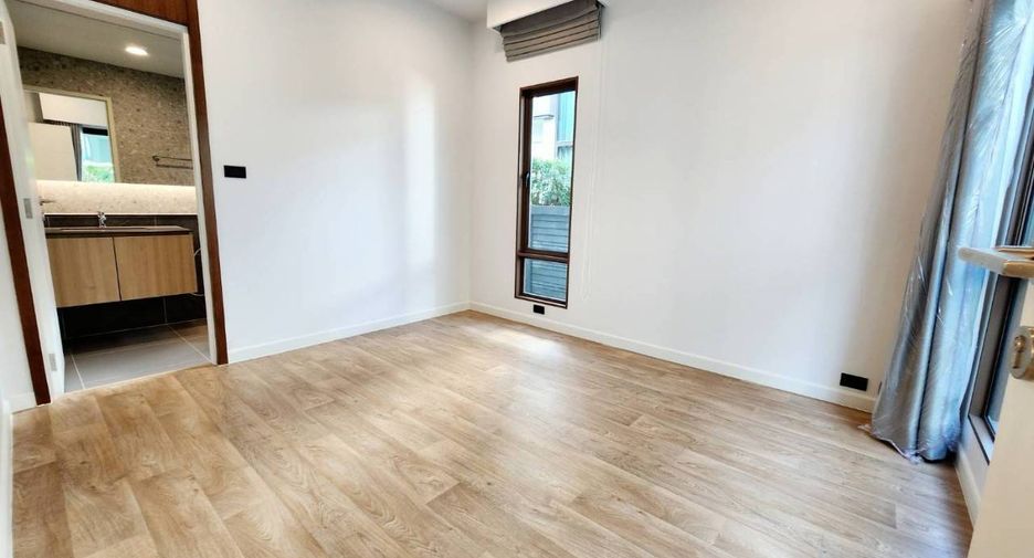 For rent 4 Beds house in Bang Kapi, Bangkok
