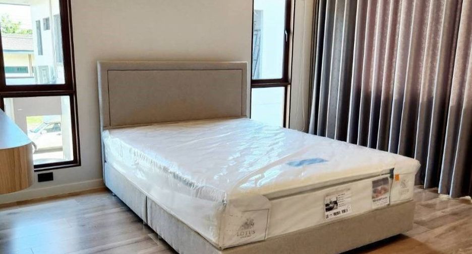 For rent 4 Beds house in Bang Kapi, Bangkok