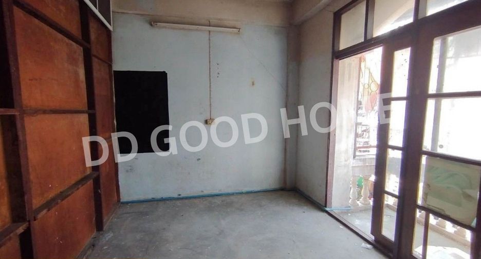 For sale 3 bedrooms retail Space in Chom Thong, Bangkok