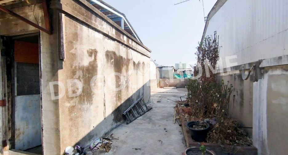 For sale 3 bedrooms retail Space in Chom Thong, Bangkok