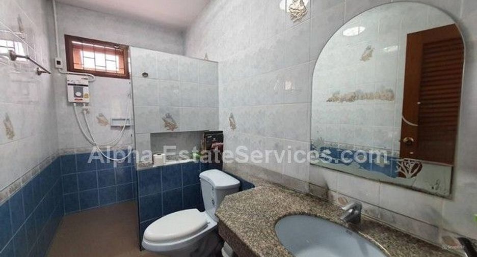 Haus zum Kauf mit 4 Zimmer in Phra Khanong, Bangkok
