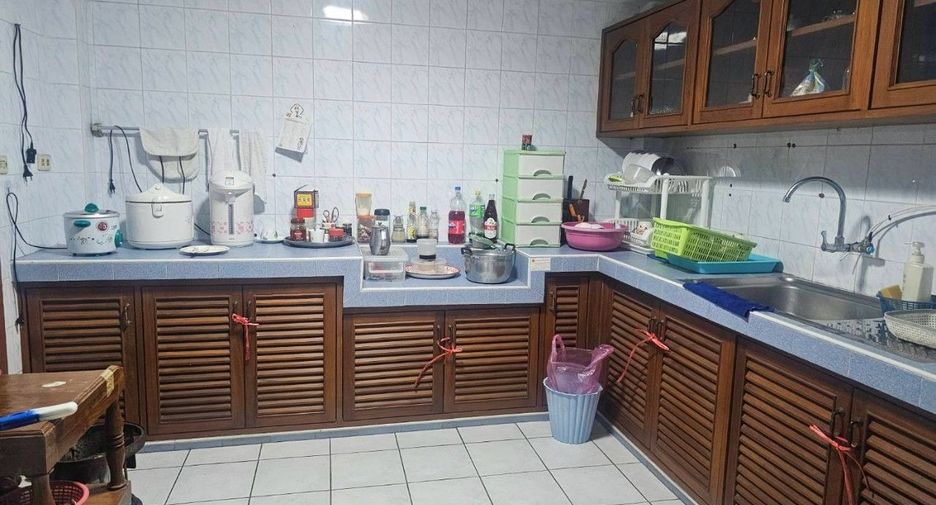 Haus zum Kauf mit 4 Zimmer in Bang Bon, Bangkok