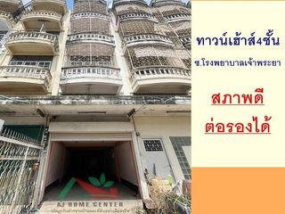 Casa adosada en venta de estudio en Bangkok Noi, Bangkok