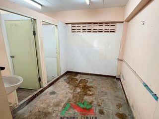 Casa adosada en venta de estudio en Bangkok Noi, Bangkok