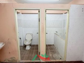 Casa adosada en venta de estudio en Bangkok Noi, Bangkok