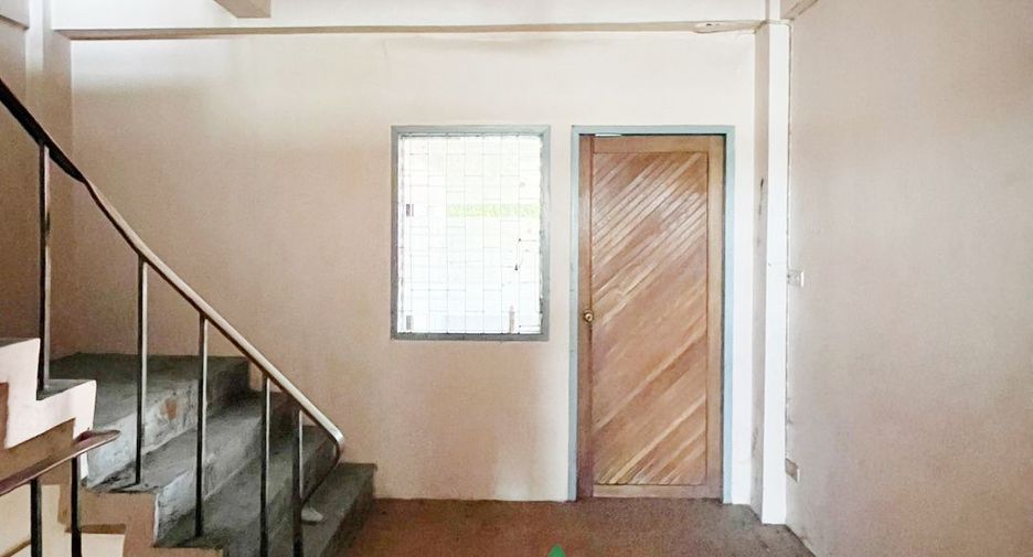 Casa adosada en venta de estudio en Bangkok Noi, Bangkok