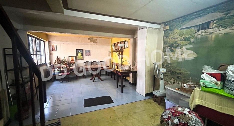 For sale 4 bedrooms retail Space in Chatuchak, Bangkok